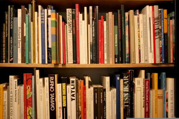 Bücherregal Pixabay